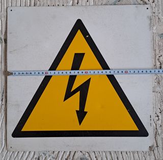Cartello pericolo alta tensione