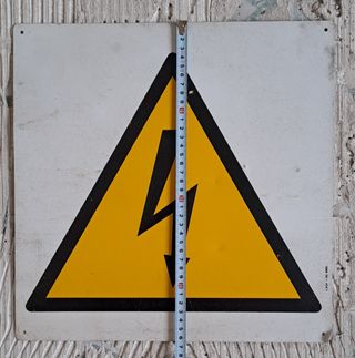 Cartello pericolo alta tensione