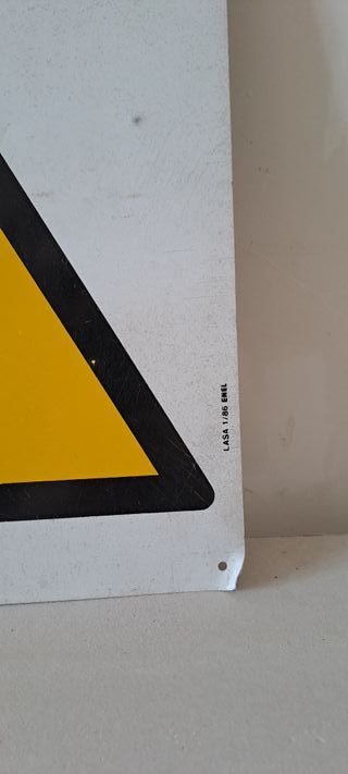 Cartello pericolo alta tensione