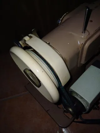 Máquina de coser Singer Antigua con Motor Numax