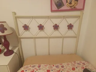 Habitación infantil: espejo y cortina