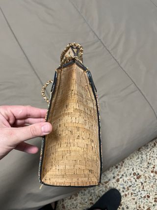 Bolso de mujer con cadena dorada