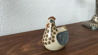 Figura pollo coleccionable estilo Poulette