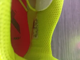 Botas multitaco fútbol niño