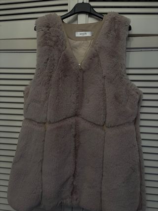 Chaleco pelo amichi beige talla L, color piedra