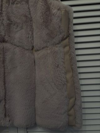 Chaleco pelo amichi beige talla L, color piedra