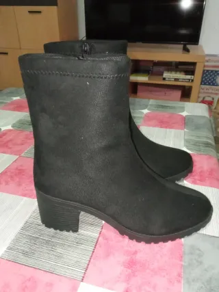 Botines negros nuevos