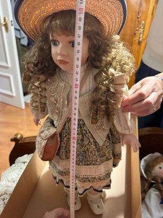 Conjunto di bambole in porcellana