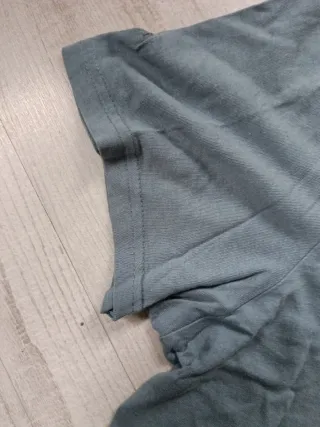 Camiseta cuello pico azul