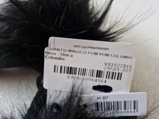 Guanti neri con pon pon