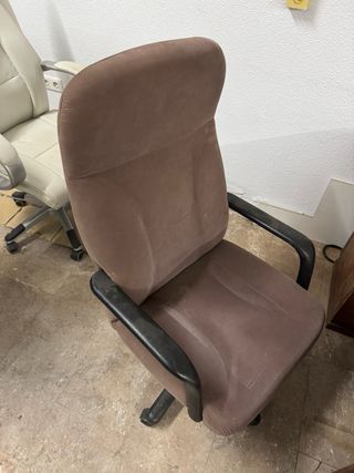 3 Sillas de oficina marrones