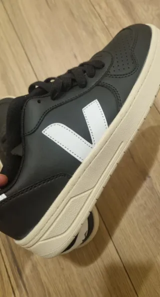 Zapatillas Veja Talla 41 Negras y Blancas