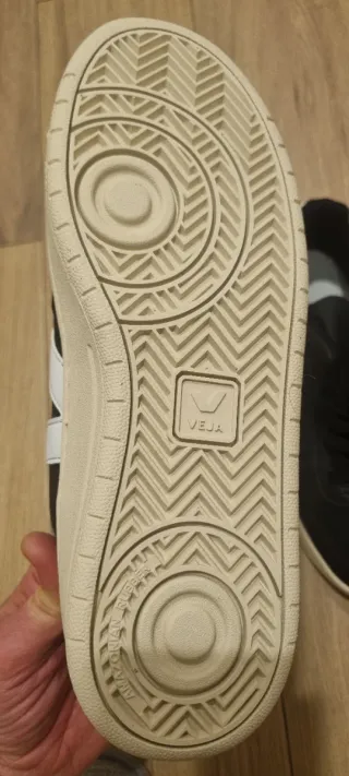 Zapatillas Veja Talla 41 Negras y Blancas