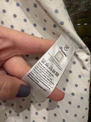 Camisa blanca lunares