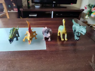 Muñecos de dinosaurios (5 unidades)