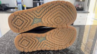 Nike Air Force 1 Luxe Negro Dorado