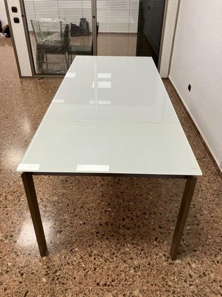 Mesa extensible cristal templado