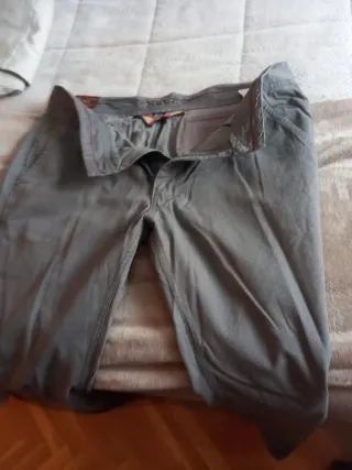 2 Pantalones, Chinos y Cargo.(sin estrenar)