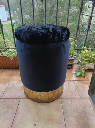 Puf Astracán Negro y Dorado