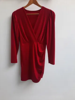 Vestido rojo manga larga, defecto manga izqda