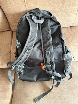 Mochila 40L Negra y Gris