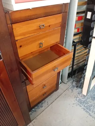 Cómoda de madera y mesitas Información 742018324