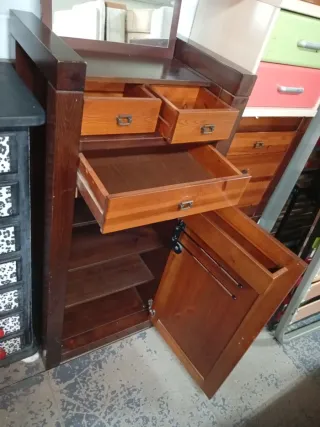 Cómoda de madera y mesitas Información 742018324