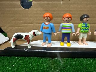 6 Figuras Playmobil niños y un perrito