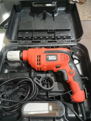 Taladro Black & Decker con maletín