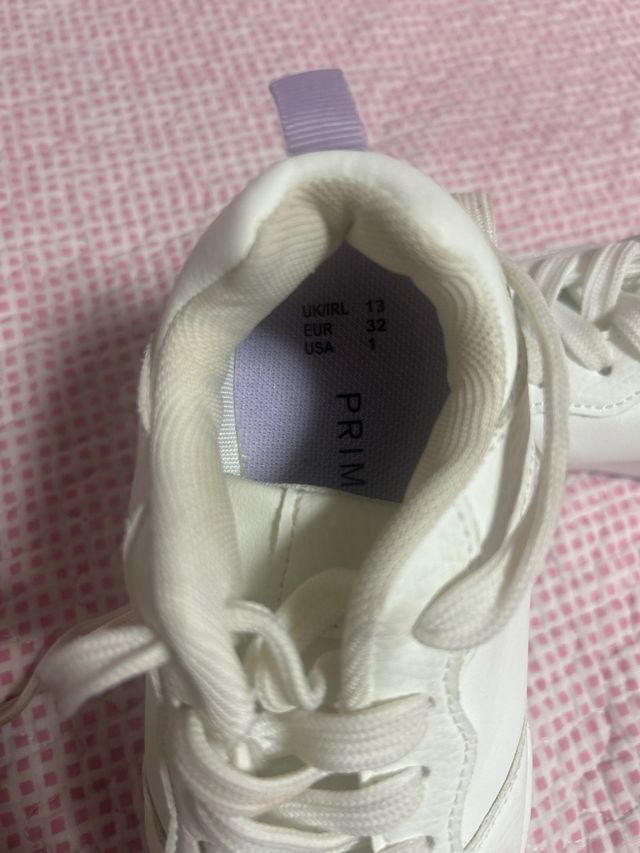 Deportivos niña talla 32 blancos flor