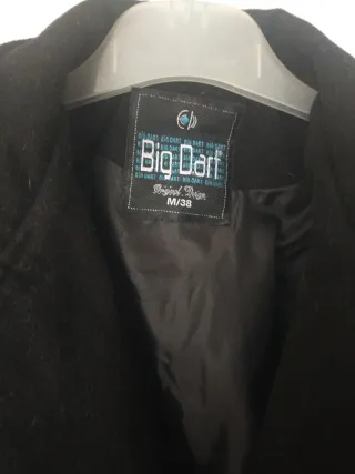 Abrigo de paño entallado negro