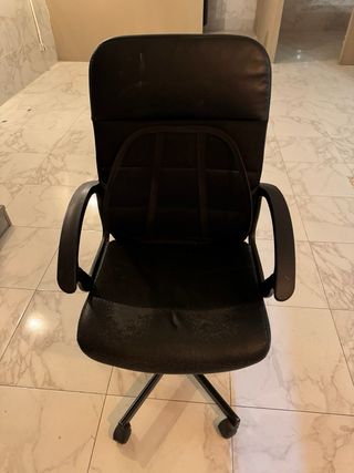 Silla de oficina negra