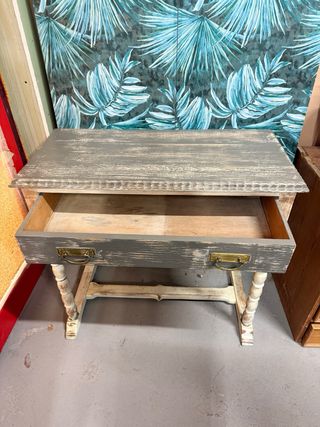 Mesa retro madera con cajón