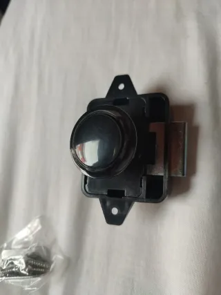 Cierre pulsador negro CAMPER