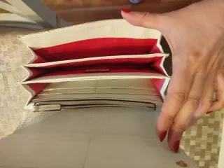 Cartera con estampado floral