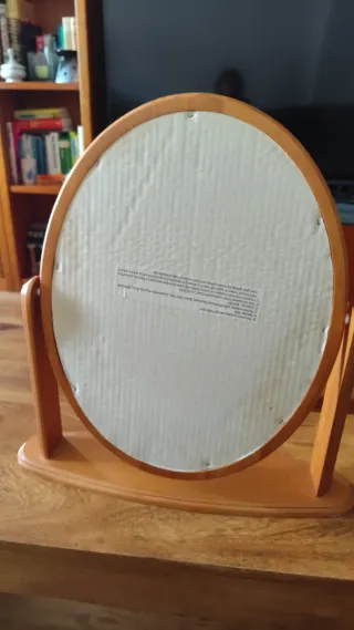 Espejo de tocador, de madera, con base 43X36cms