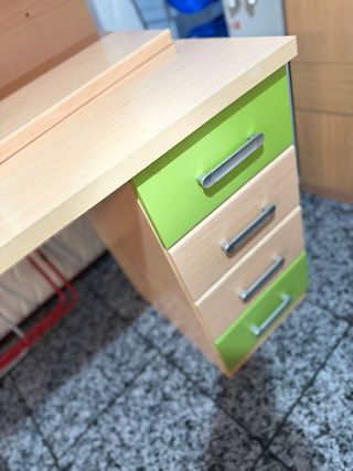 Escritorio madera con cajones
