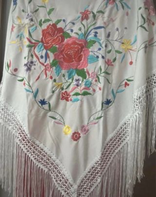 Manton Flamenco Turquesa con Flores Rojas
