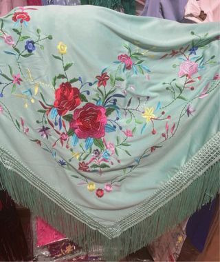 Manton Flamenco Turquesa con Flores Rojas