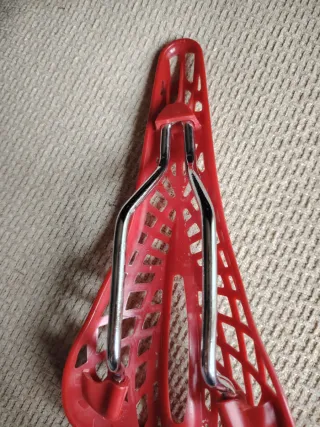 Sillín Bici Vertu Rojo Ergonómico