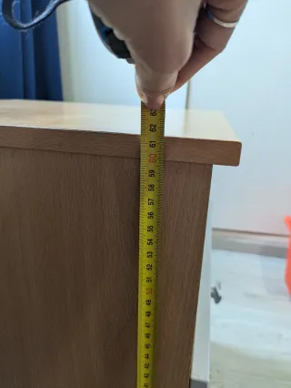 Escritorio con cajonera y estantería