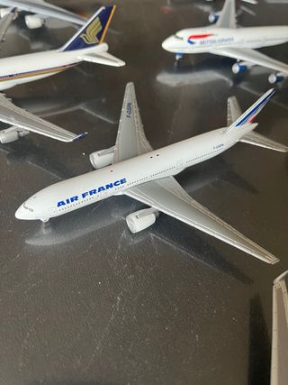 40 aerei in metallo + aeroporto