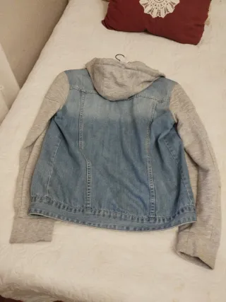 Chaqueta vaquera con capucha