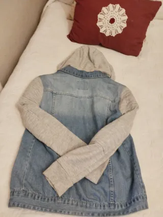 Chaqueta vaquera con capucha