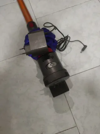 Aspiradora Dyson naranja