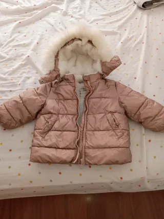 Chaqueta niña dorada con capucha