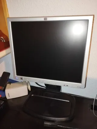 Monitor HP 1740 Plata