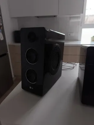 Equipo de música LG negro modelo FA162n