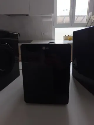 Equipo de música LG negro modelo FA162n