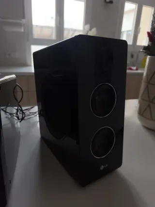 Equipo de música LG negro modelo FA162n